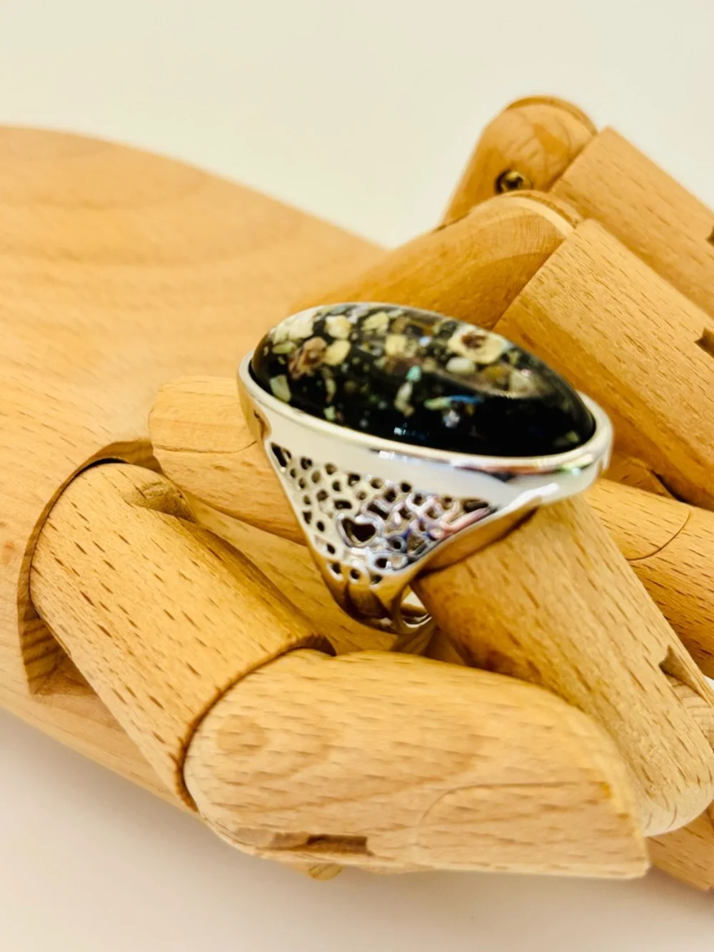 Unique Artisan Ring with Resin Floral Inclusions – Size 6.5 - Picture 2 of 10